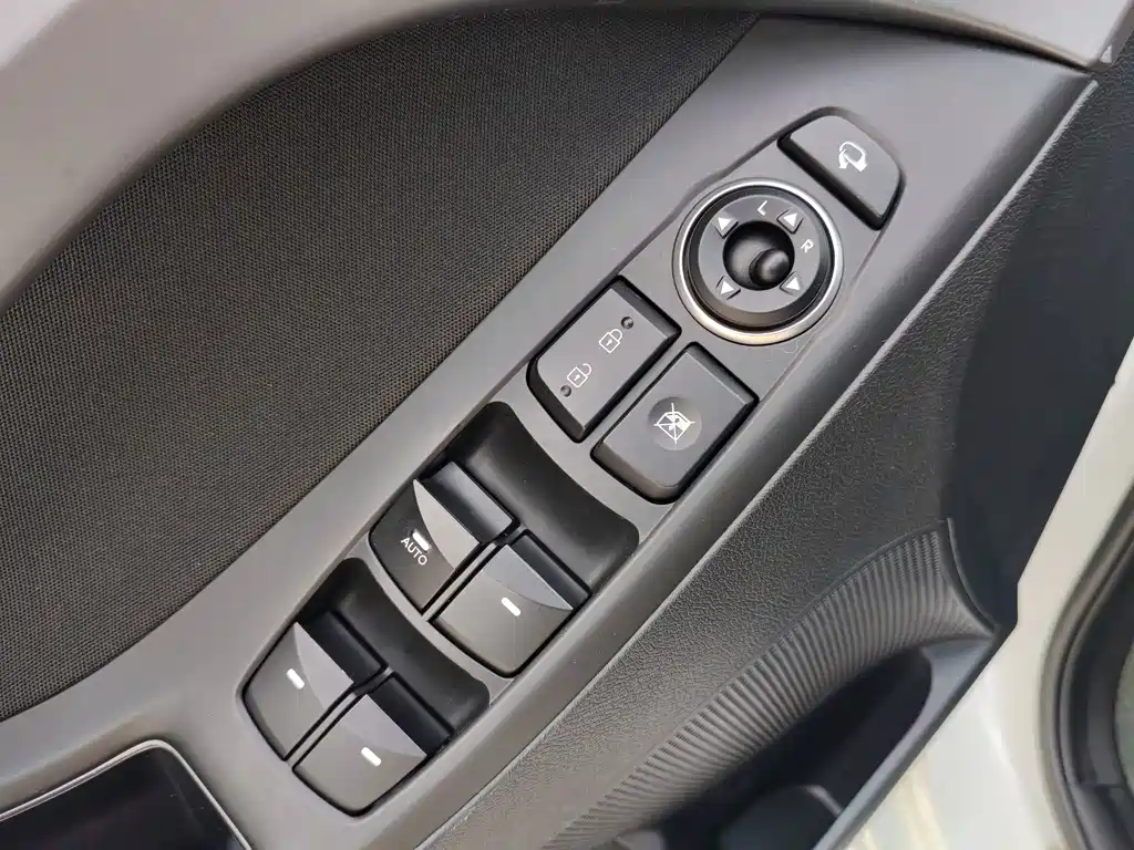 Hyundai Elantra Langdong — миниатюра 11