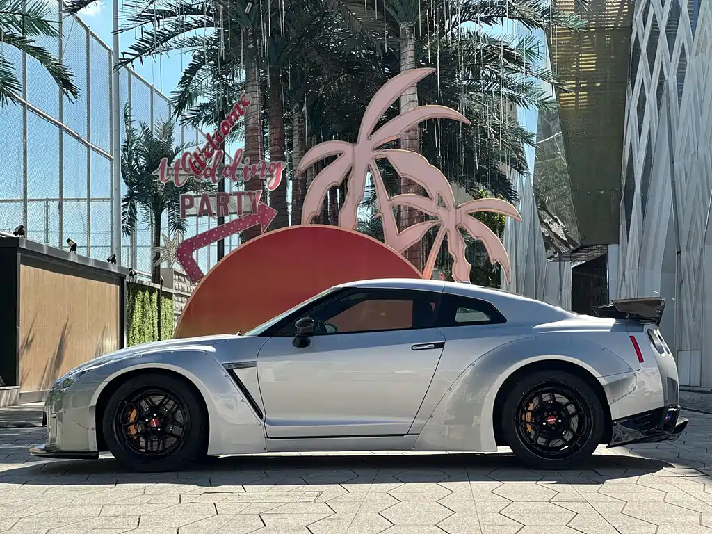 Nissan GT-R — миниатюра 7
