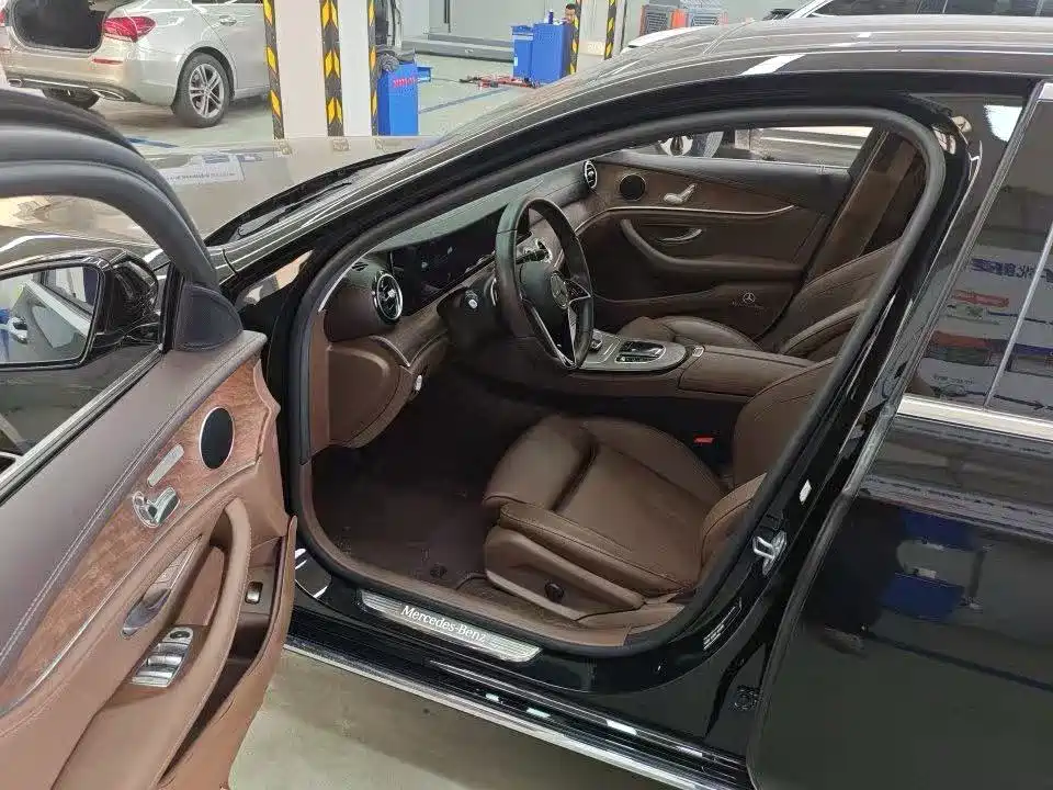Mercedes-Benz E-Class — миниатюра 2