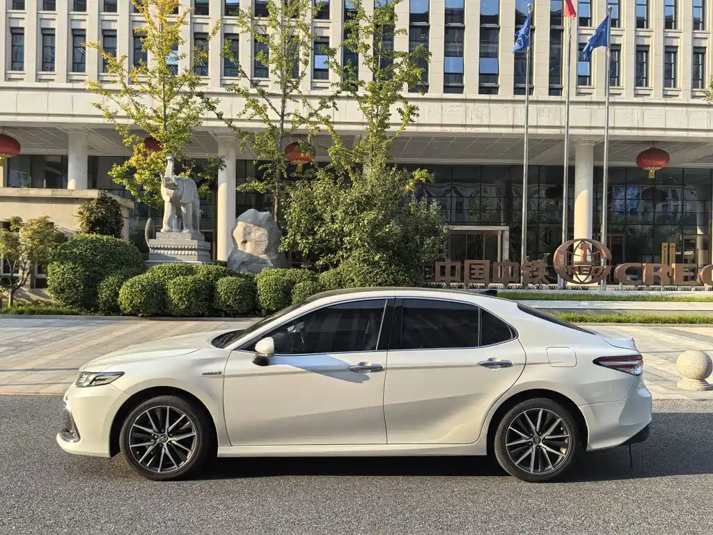 Toyota Camry — миниатюра 2