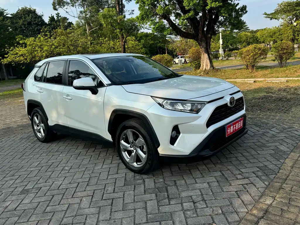 Toyota RAV4 — миниатюра 8