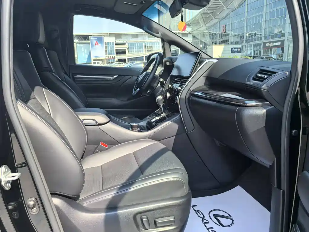 Lexus LM — миниатюра 6