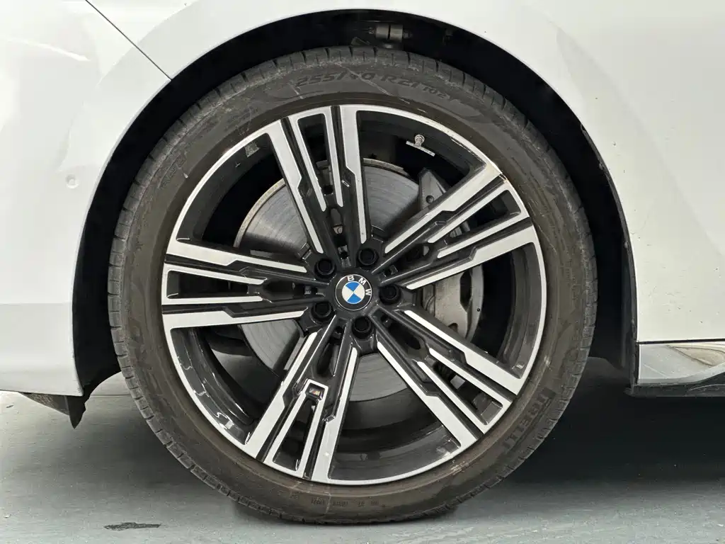 BMW 7 Series — миниатюра 23