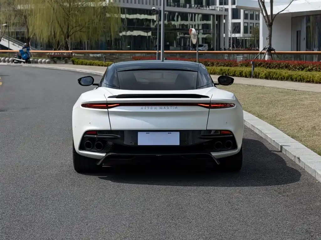 Aston Martin DBS — миниатюра 5