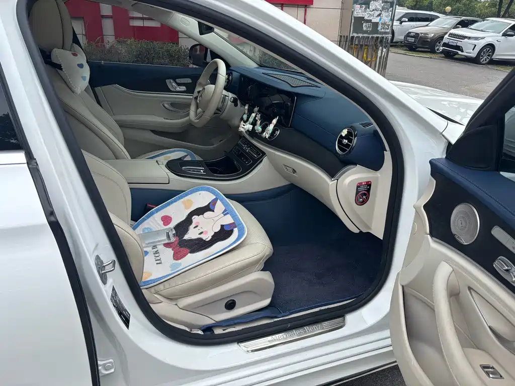 Mercedes-Benz E-Class — миниатюра 7