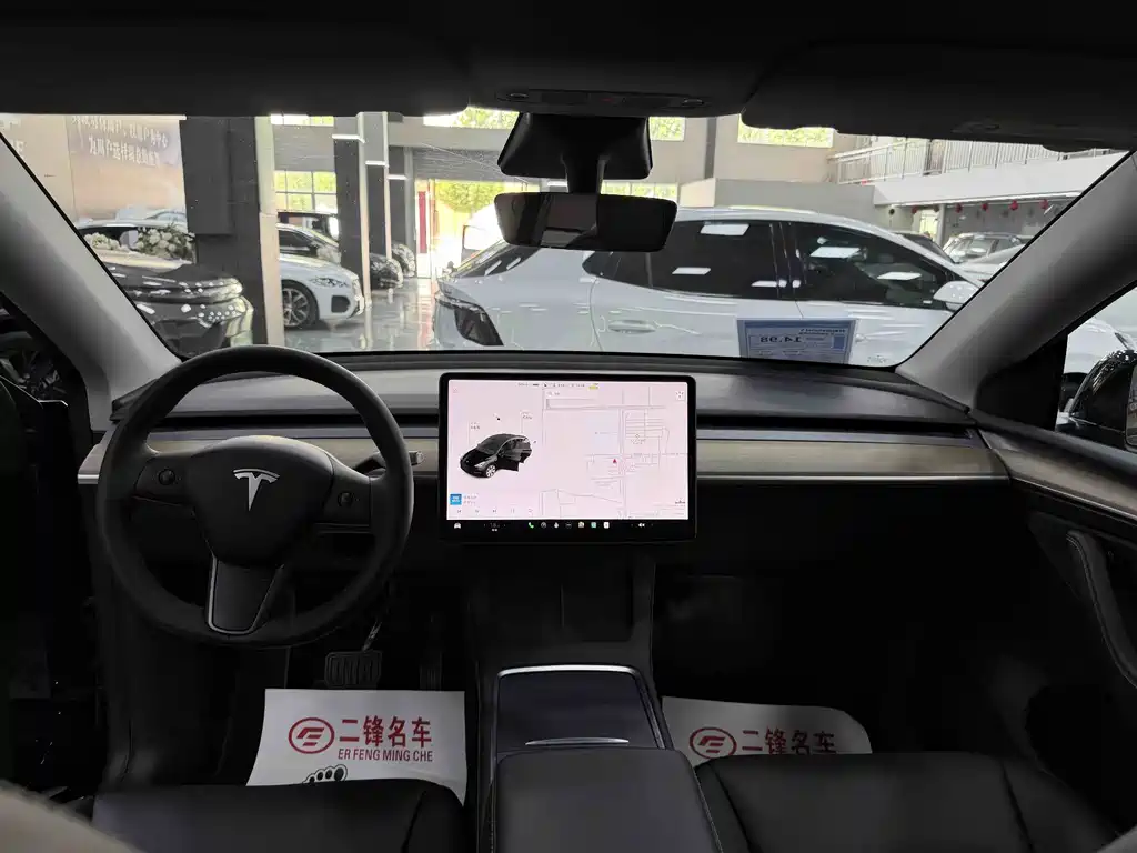 Tesla Model Y — миниатюра 11