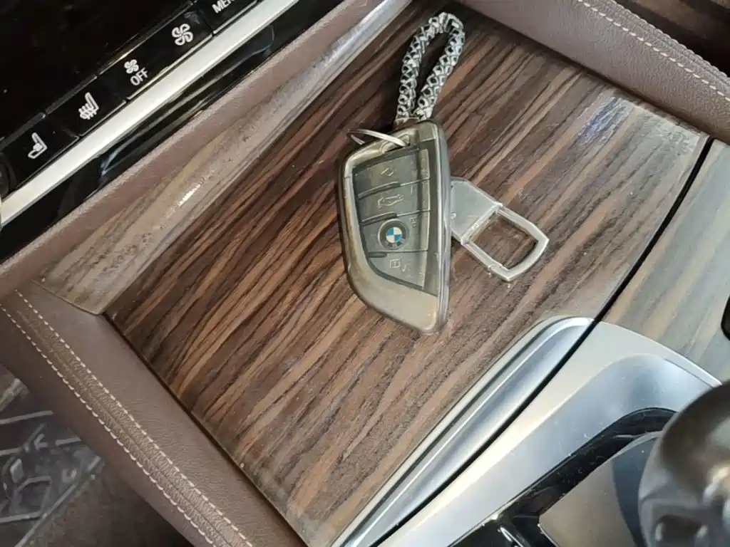 BMW 5 Series — миниатюра 9