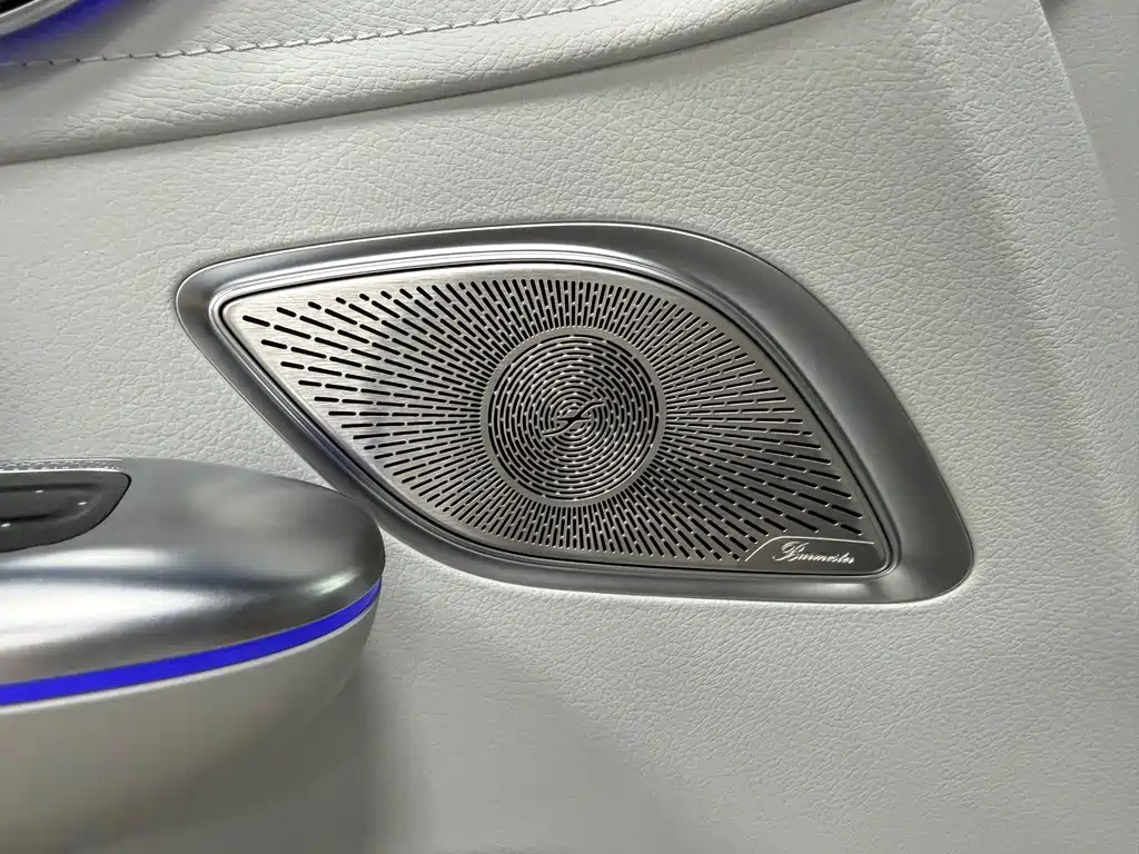 Mercedes-Benz EQE SUV — миниатюра 10