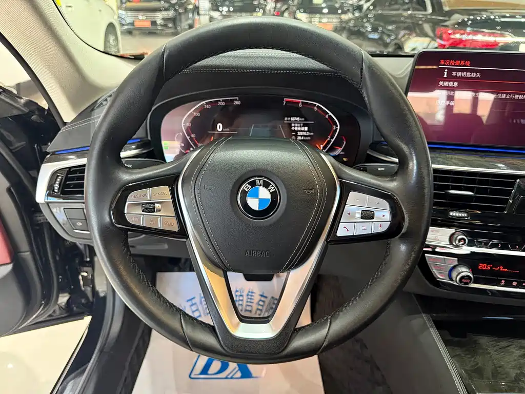 BMW 5 Series — миниатюра 13