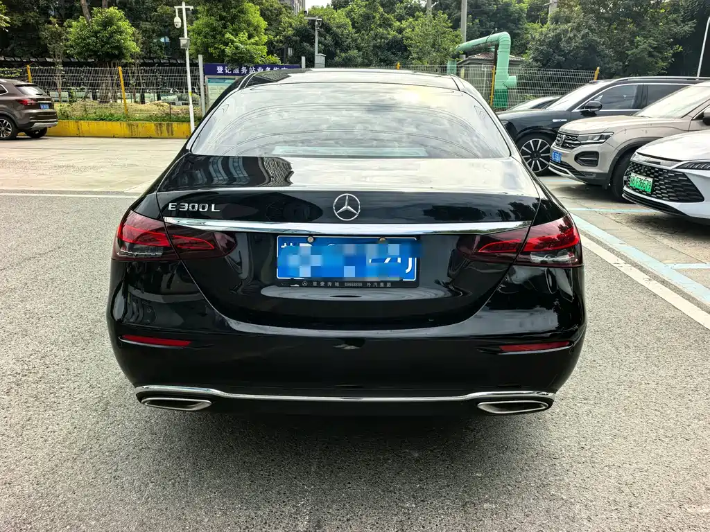 Mercedes-Benz E-Class — миниатюра 5