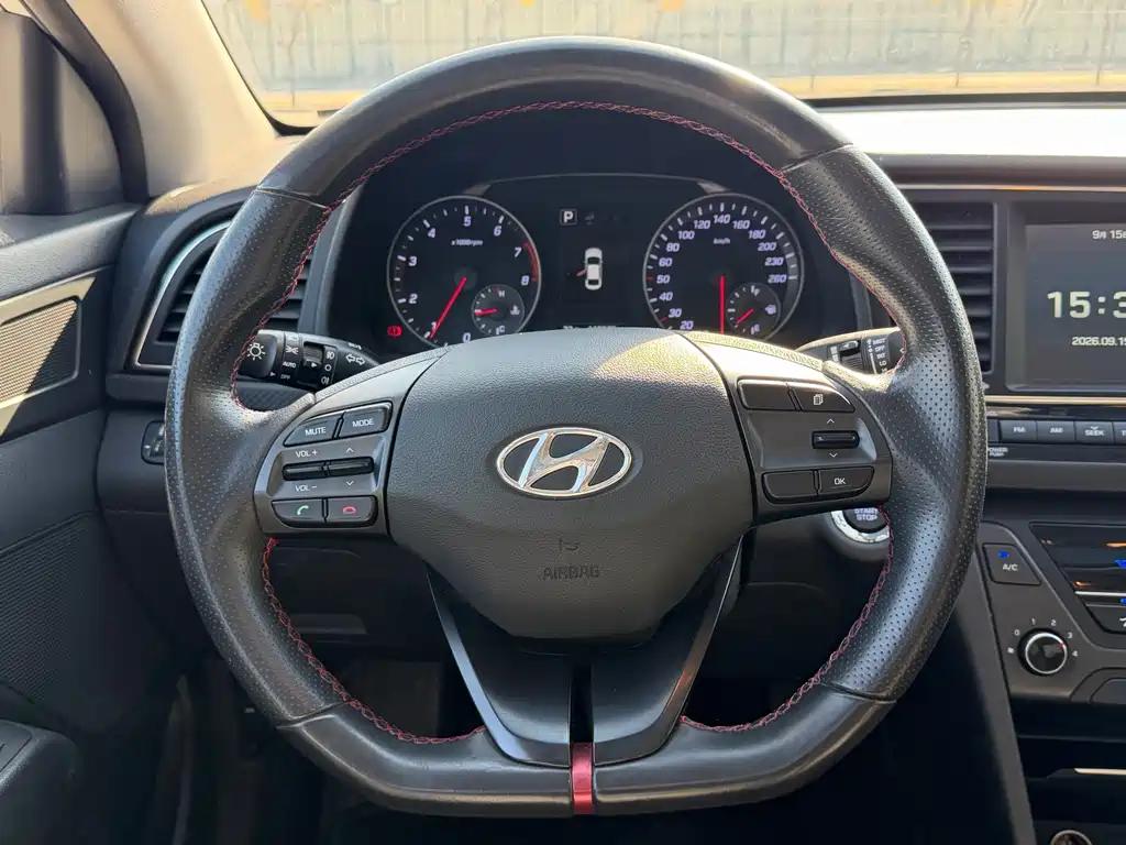 Hyundai Elantra — миниатюра 12