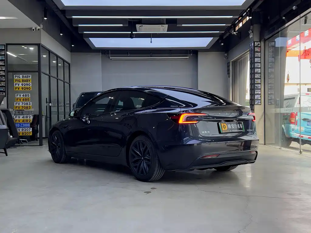 Tesla Model 3 — миниатюра 6