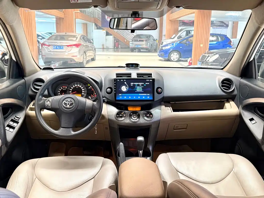 Toyota RAV4 — миниатюра 8