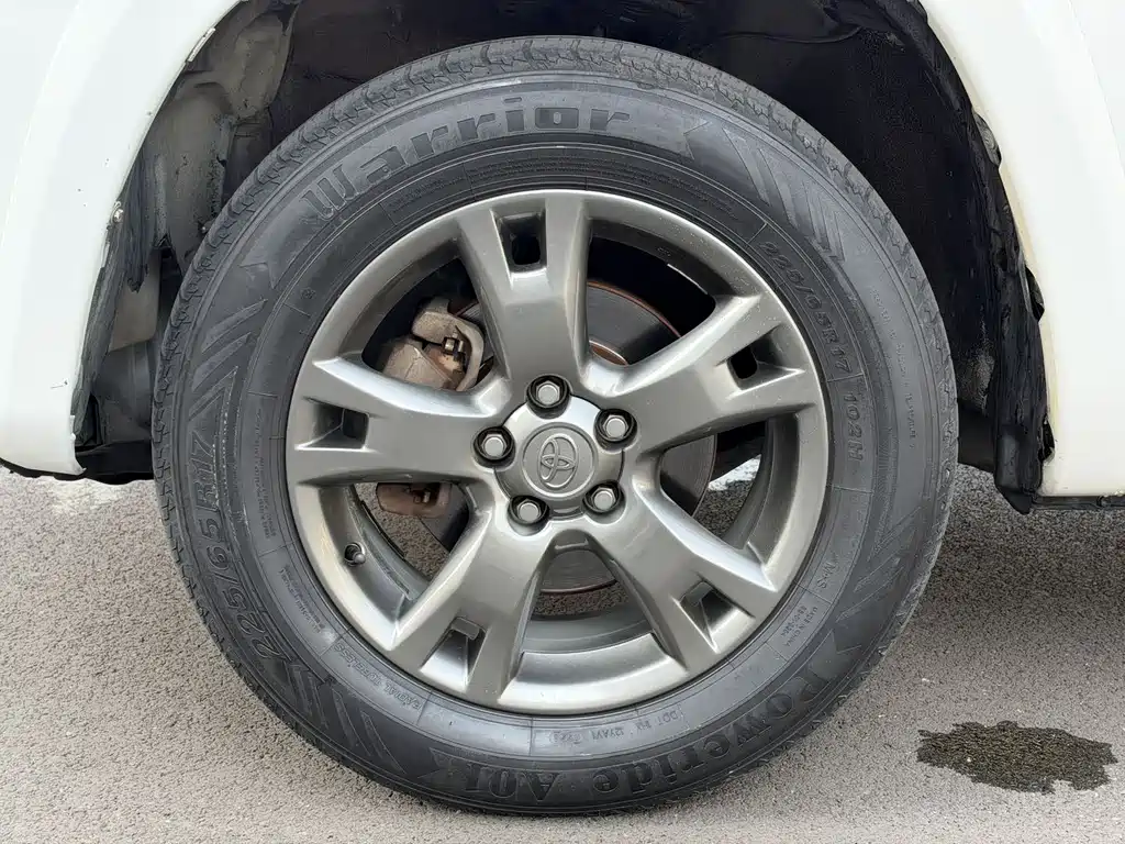 Toyota RAV4 — миниатюра 15