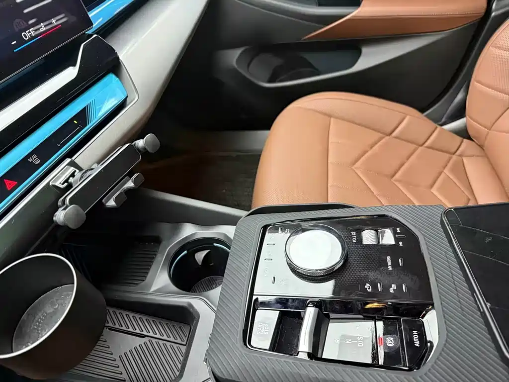 BMW 5 Series — миниатюра 9