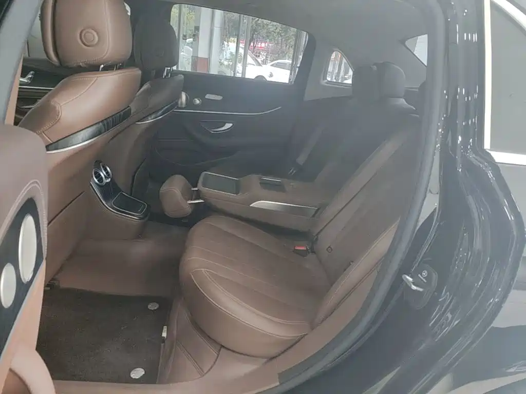 Mercedes-Benz E-Class — миниатюра 17