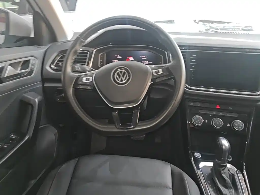 Volkswagen T-Roc — миниатюра 11