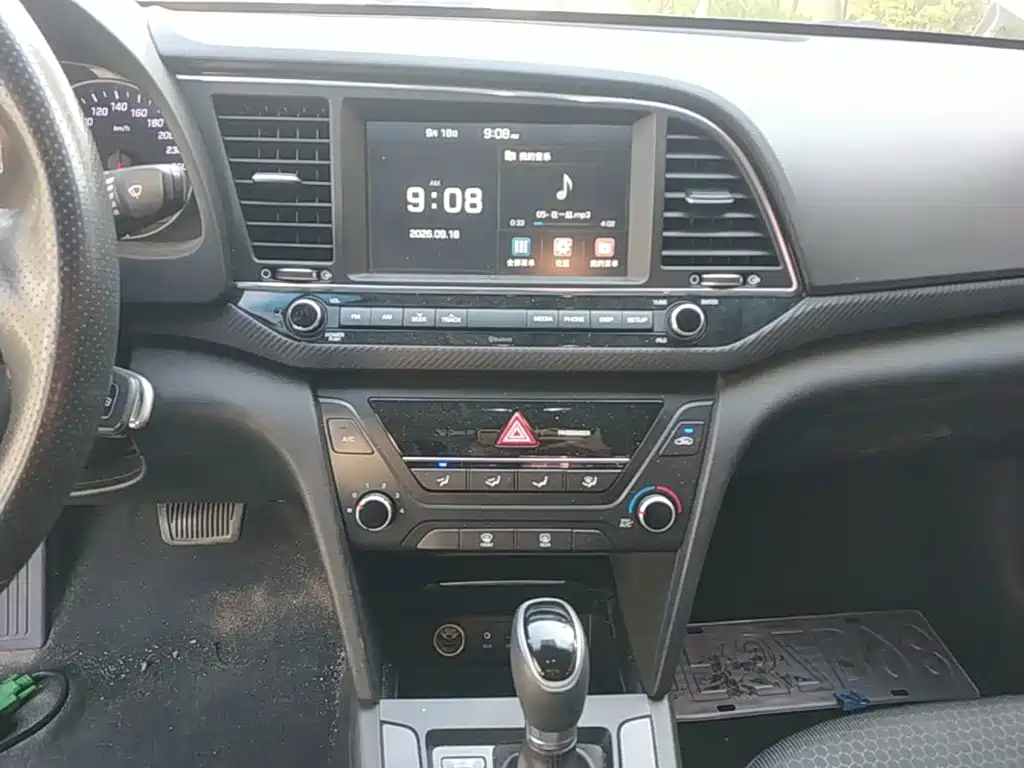 Hyundai Elantra — миниатюра 13