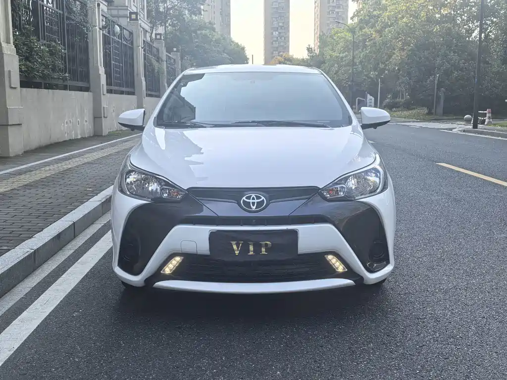 Toyota Yaris L — миниатюра 2