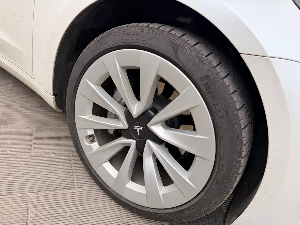 Tesla Model 3 — миниатюра 11