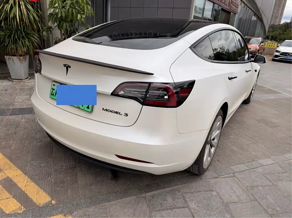 Tesla Model 3 — миниатюра 18