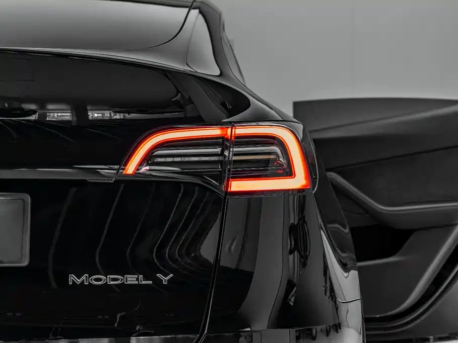 Tesla Model Y — миниатюра 27
