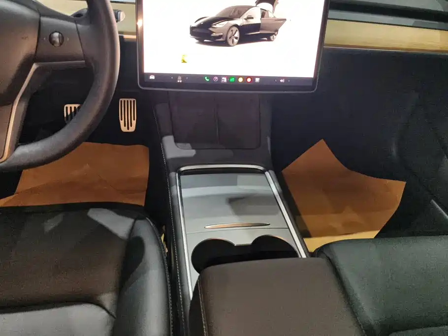 Tesla Model 3 — миниатюра 16