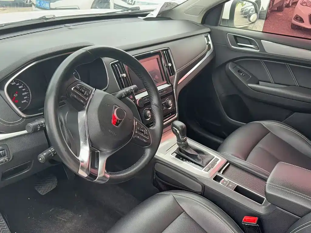 Roewe RX5 — миниатюра 4