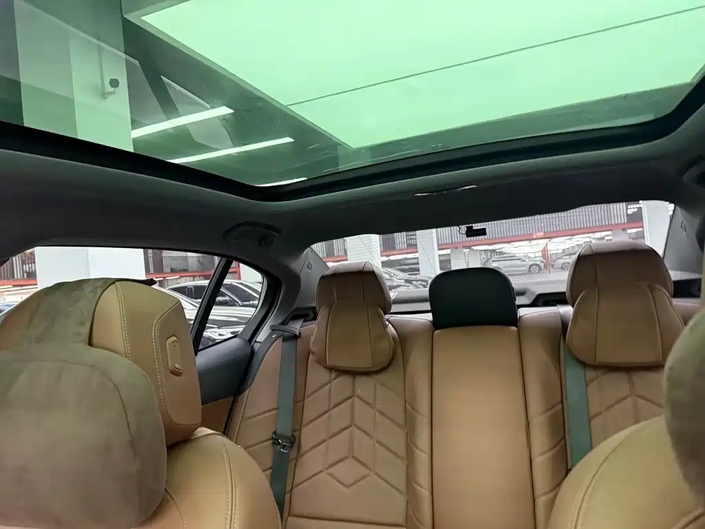 BMW 5 Series — миниатюра 10