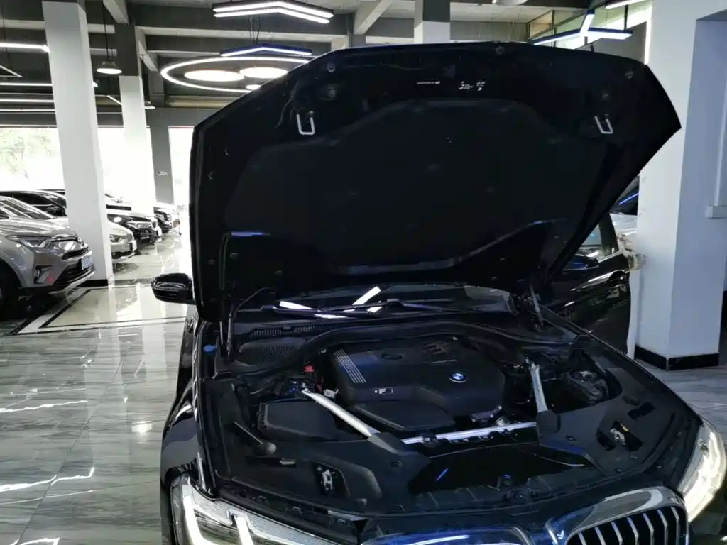 BMW 5 Series — миниатюра 20