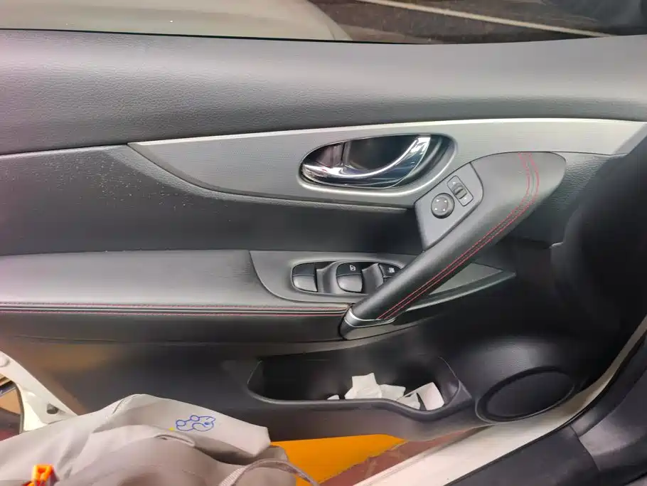Nissan Qashqai — миниатюра 7