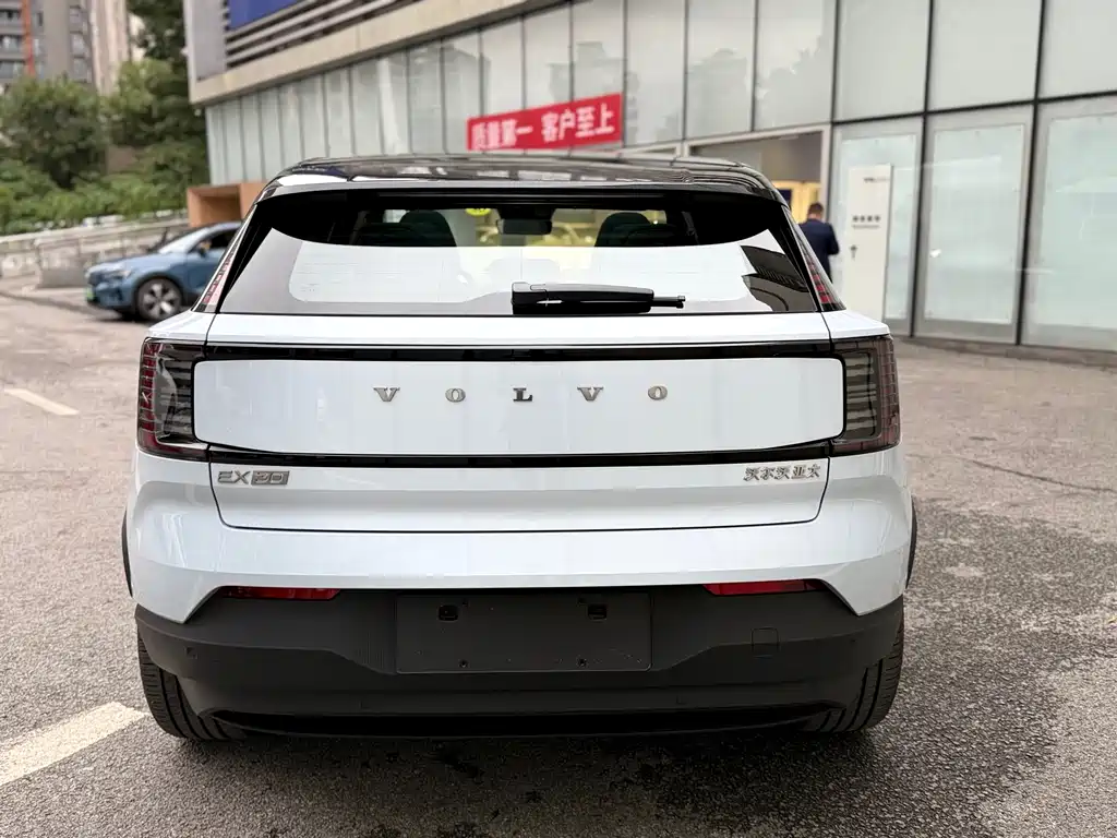 VOLVO EX30