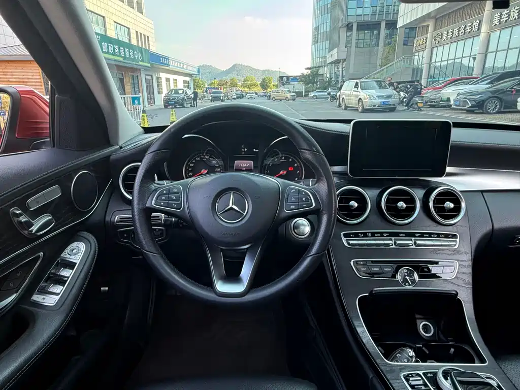 Mercedes-Benz C-Class — миниатюра 8