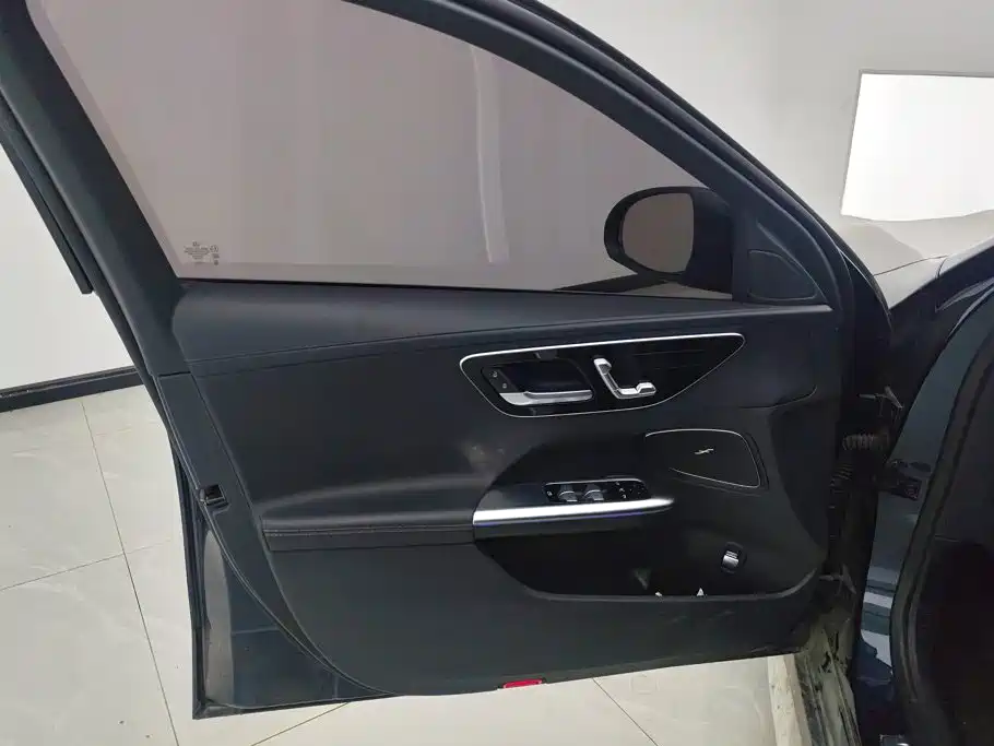 Mercedes-Benz C-Class — миниатюра 7