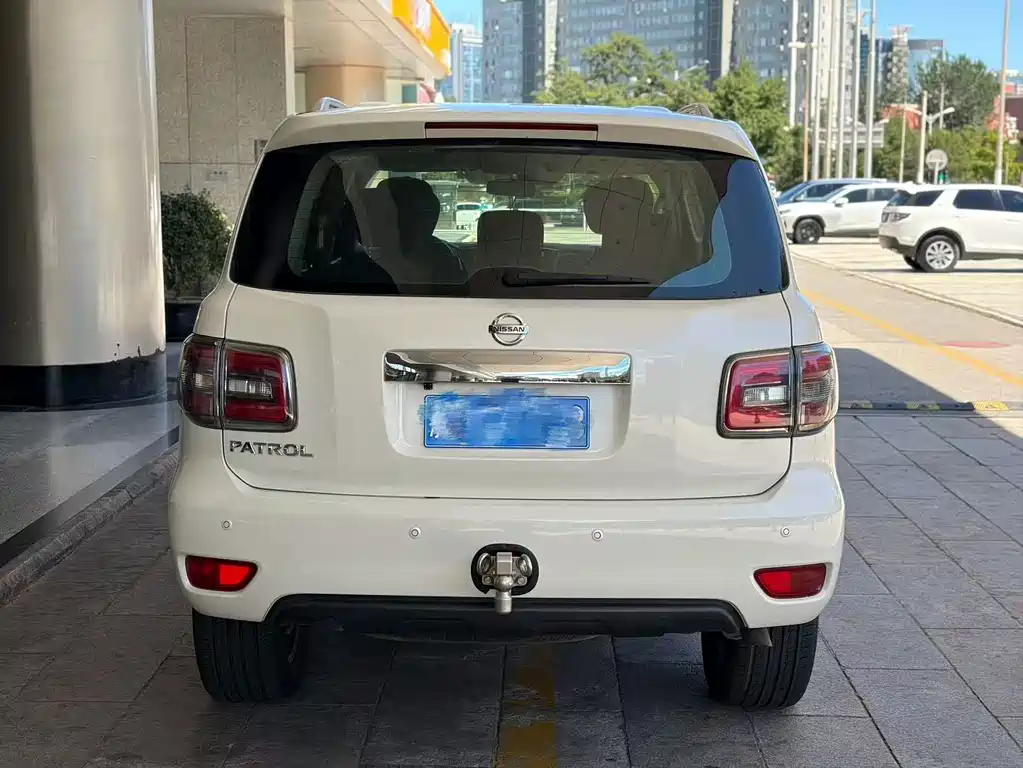 Nissan Patrol — миниатюра 4