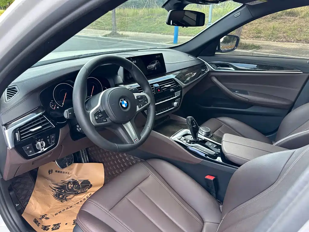 BMW 5 Series — миниатюра 12