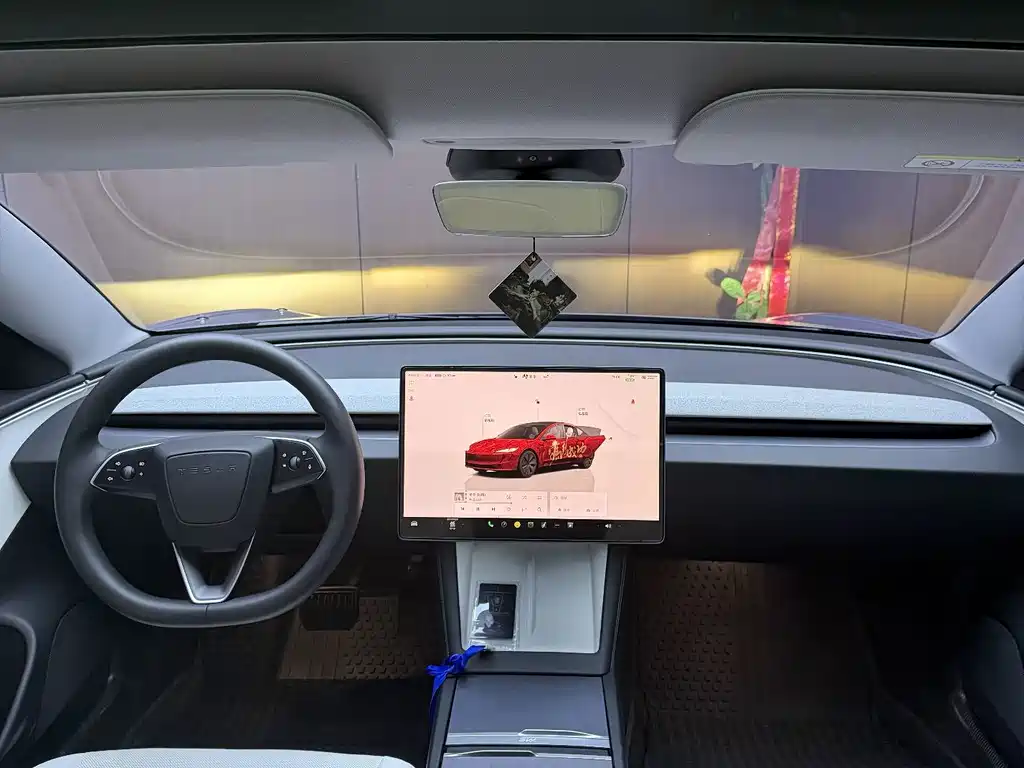 Tesla Model 3 — миниатюра 5