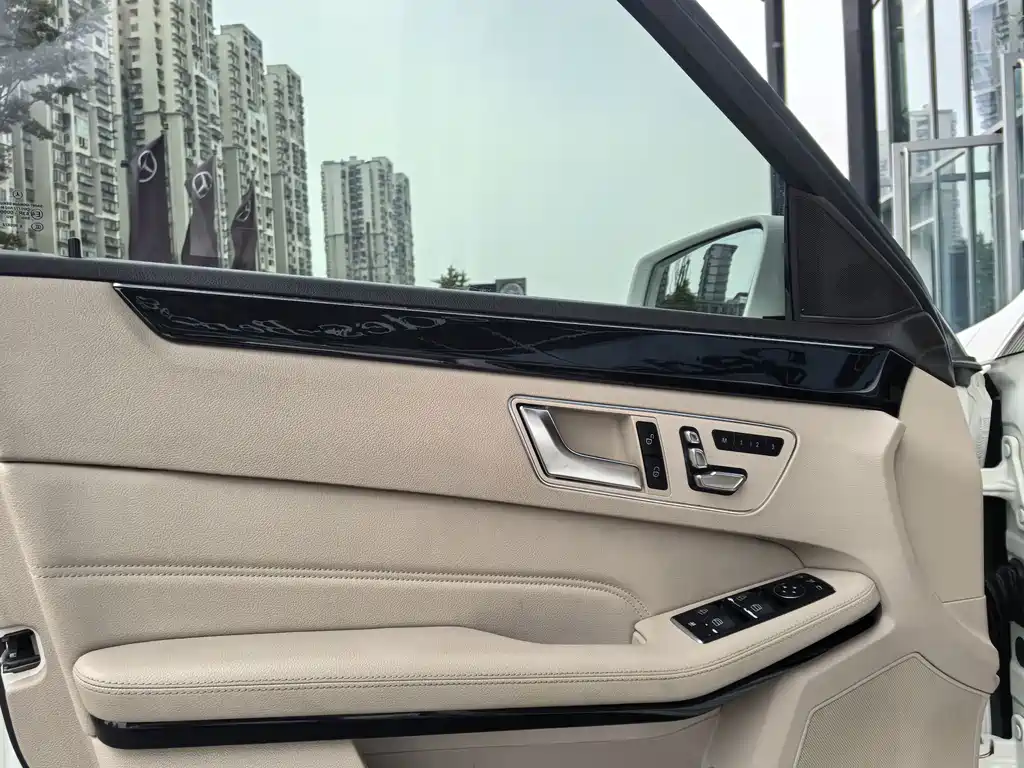 Mercedes-Benz E-Class — миниатюра 6