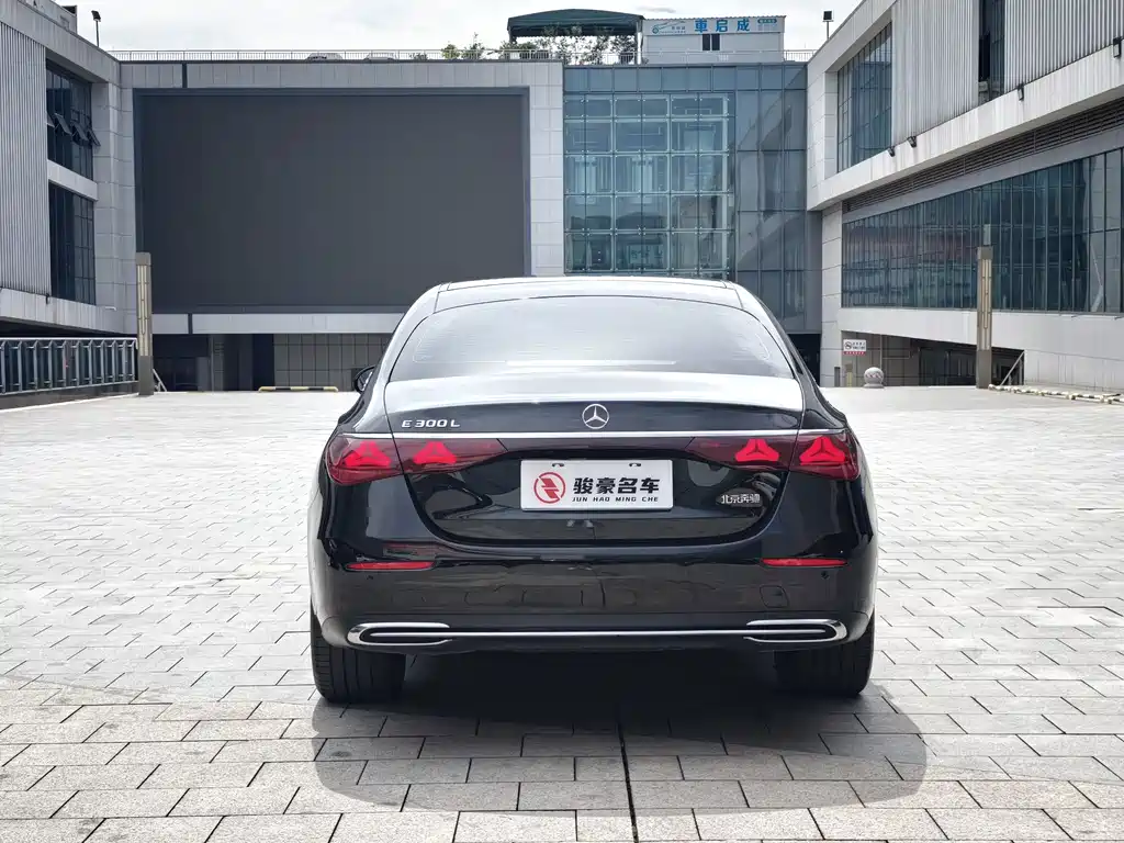 Mercedes-Benz E-Class — миниатюра 24