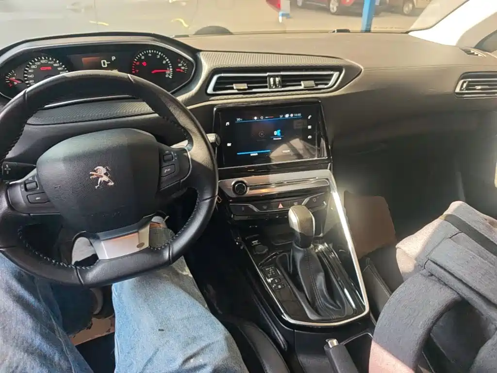 Peugeot 308 — миниатюра 10