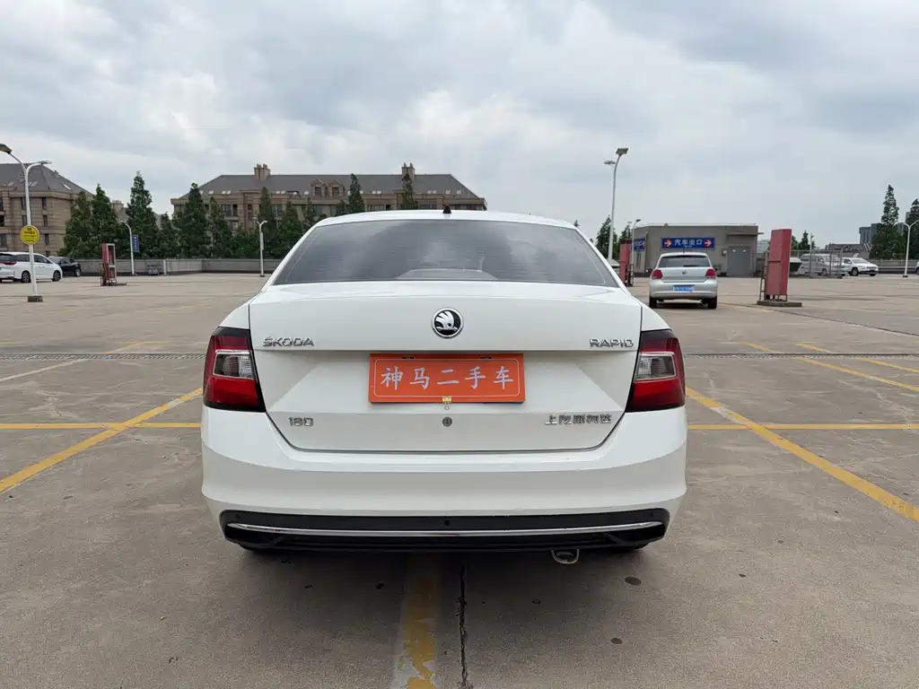 Skoda Rapid — миниатюра 5