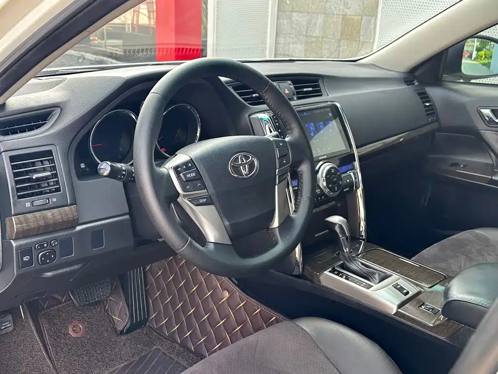 Toyota Reiz — миниатюра 7