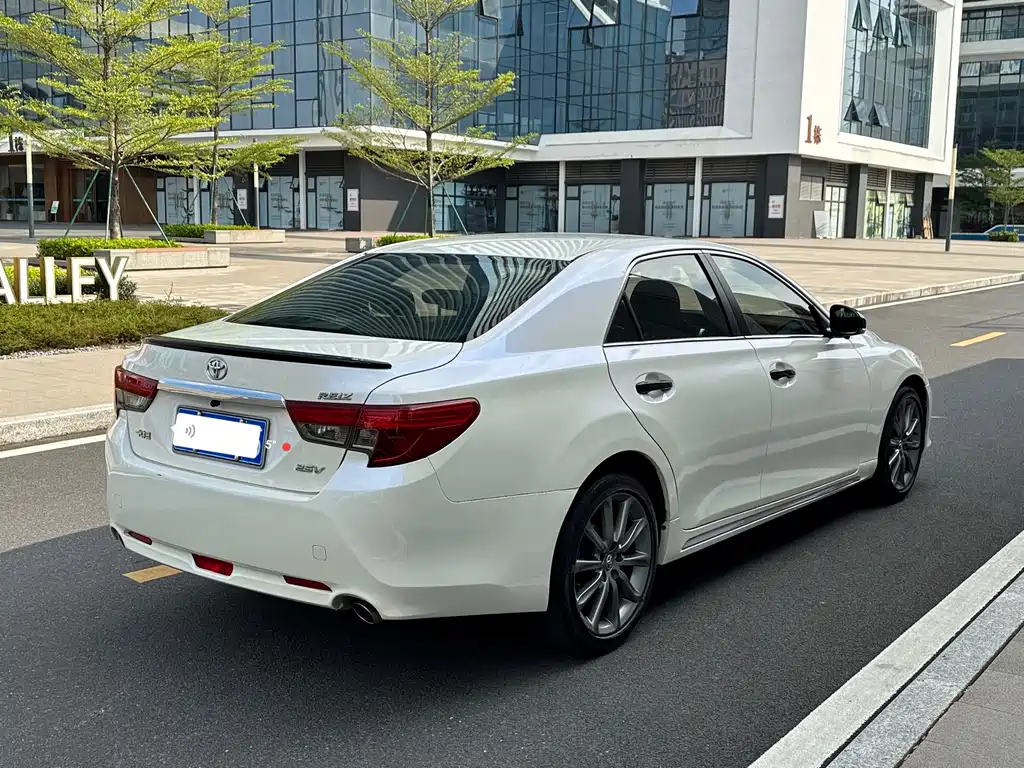 Toyota Reiz — миниатюра 4