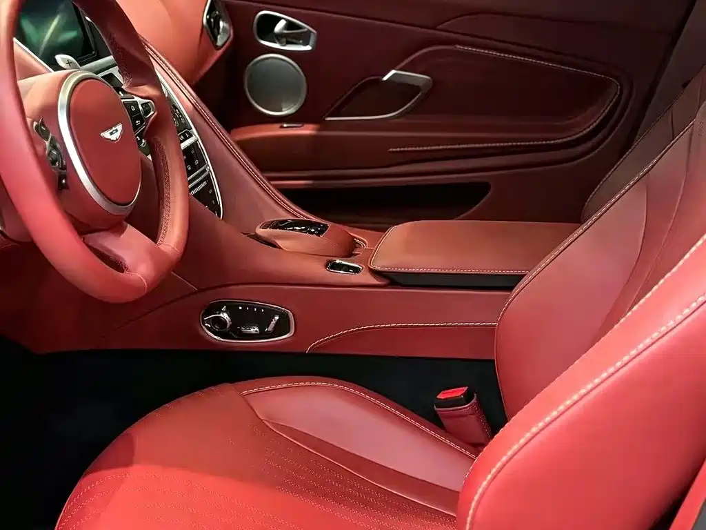 Aston Martin DB11 — миниатюра 3