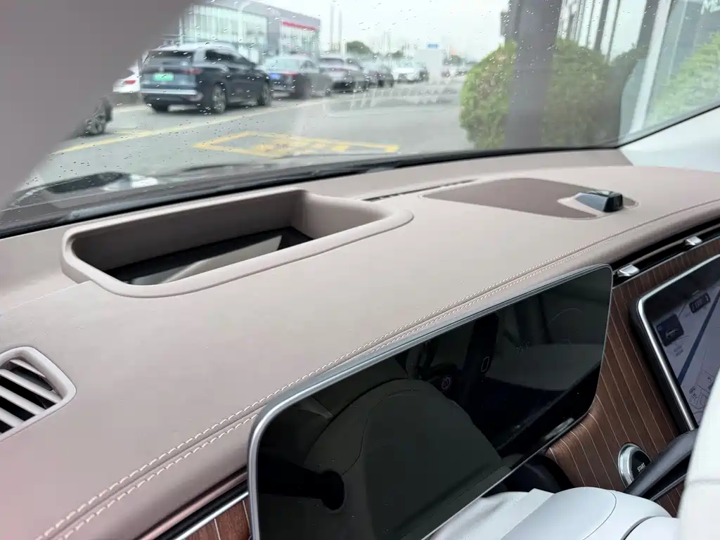 Mercedes-Benz EQE SUV — миниатюра 19