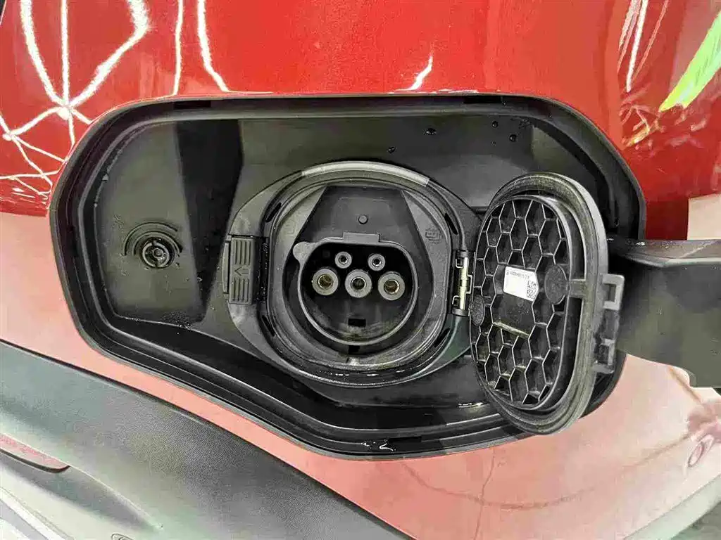 Mercedes-Benz EQC — миниатюра 17