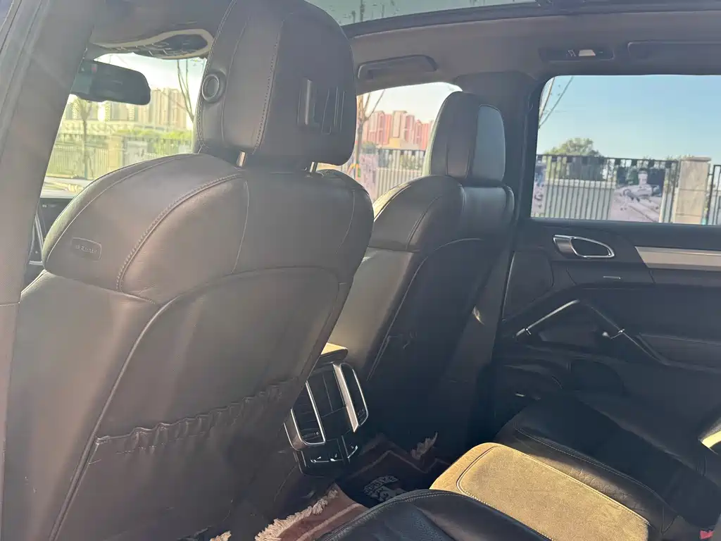 Porsche Cayenne — миниатюра 8