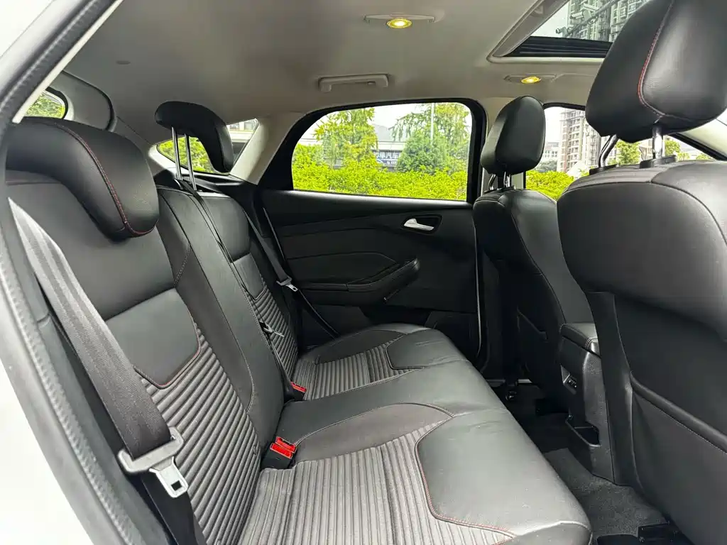 Ford Focus — миниатюра 10