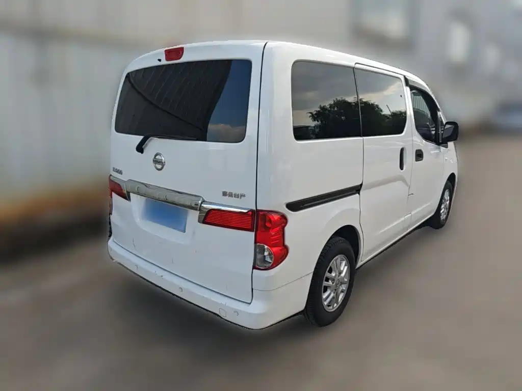 Nissan NV200 — миниатюра 10