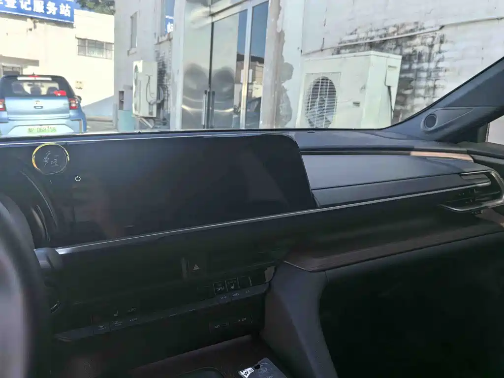 Toyota Crown (Import) — миниатюра 6